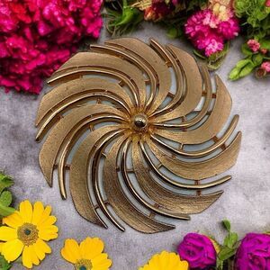 Sarah Coventry Swirl Pinwheel Brooch Pin Brushed Gold LARGE Vintage MCM Mod Dome
